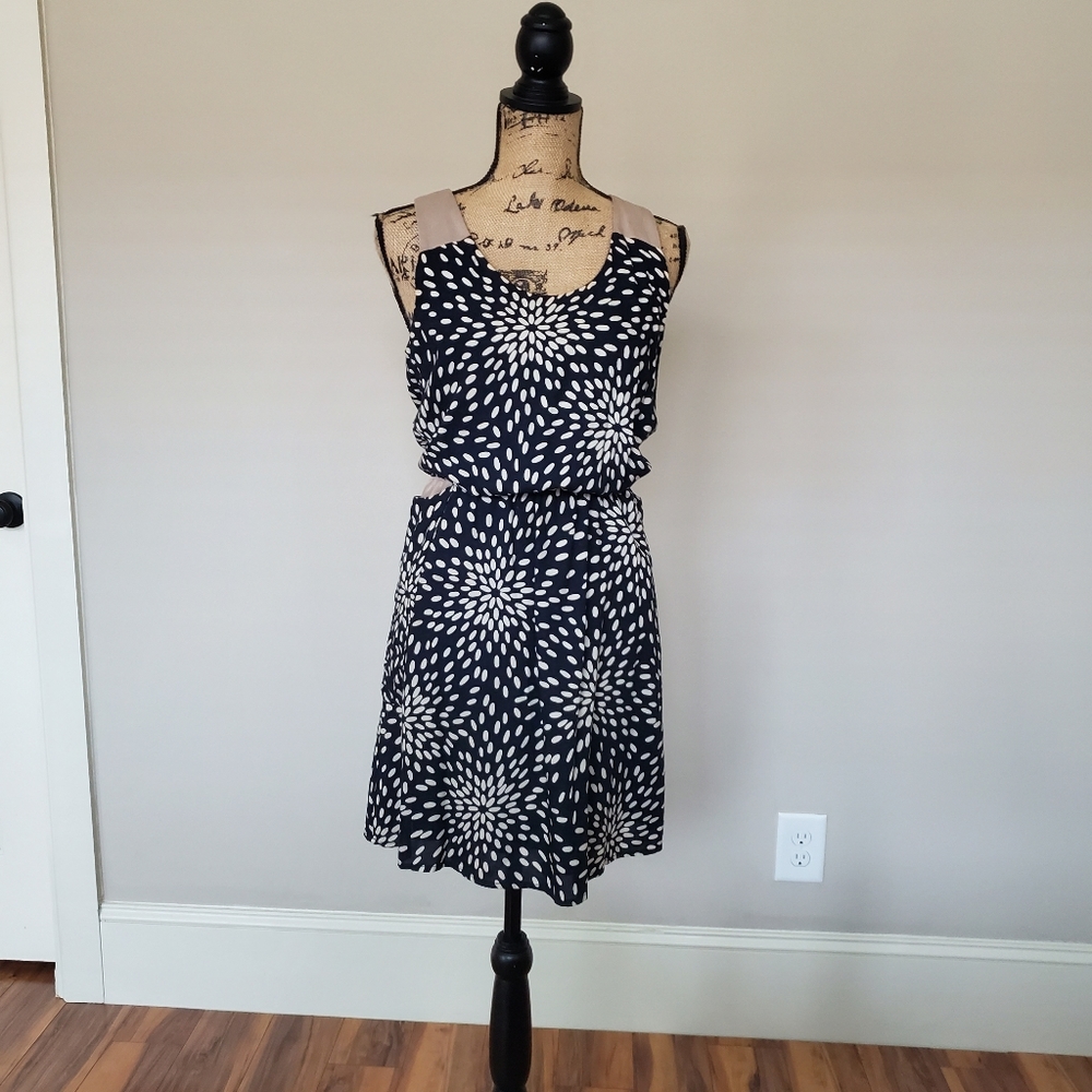 Sleeveless dress
